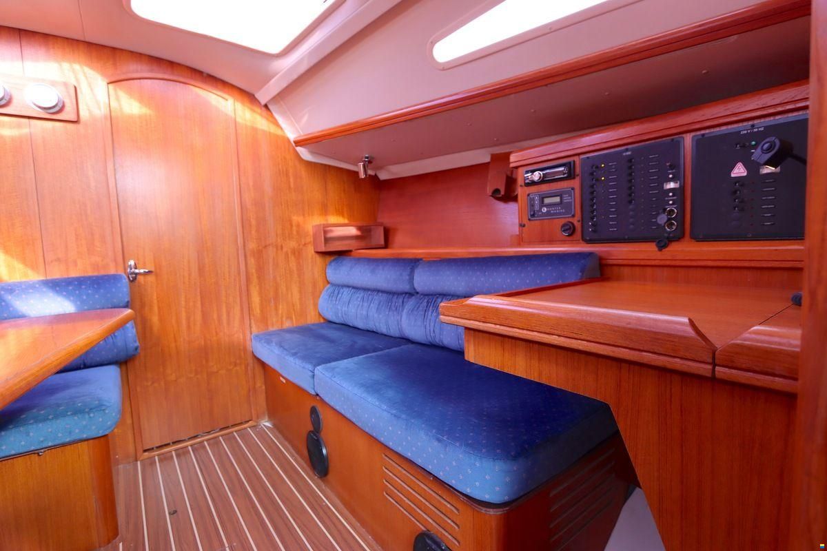 Hunter 33