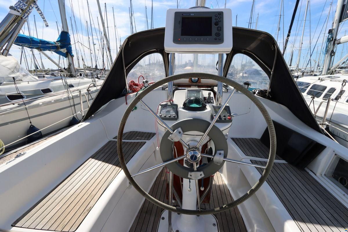 Hunter 33