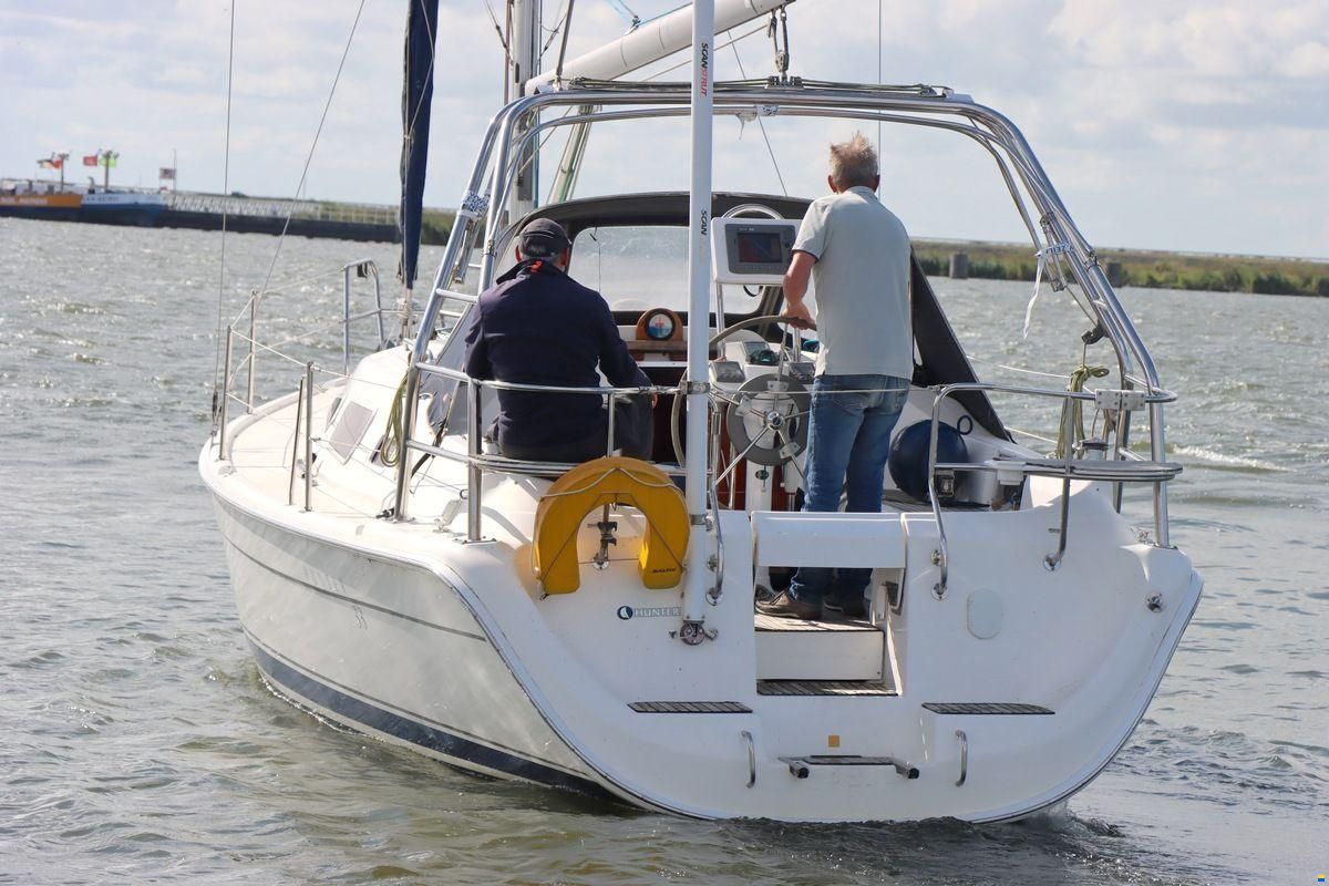 Hunter 33