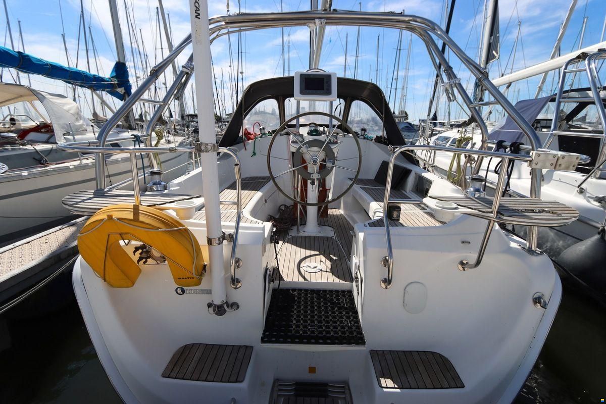 Hunter 33