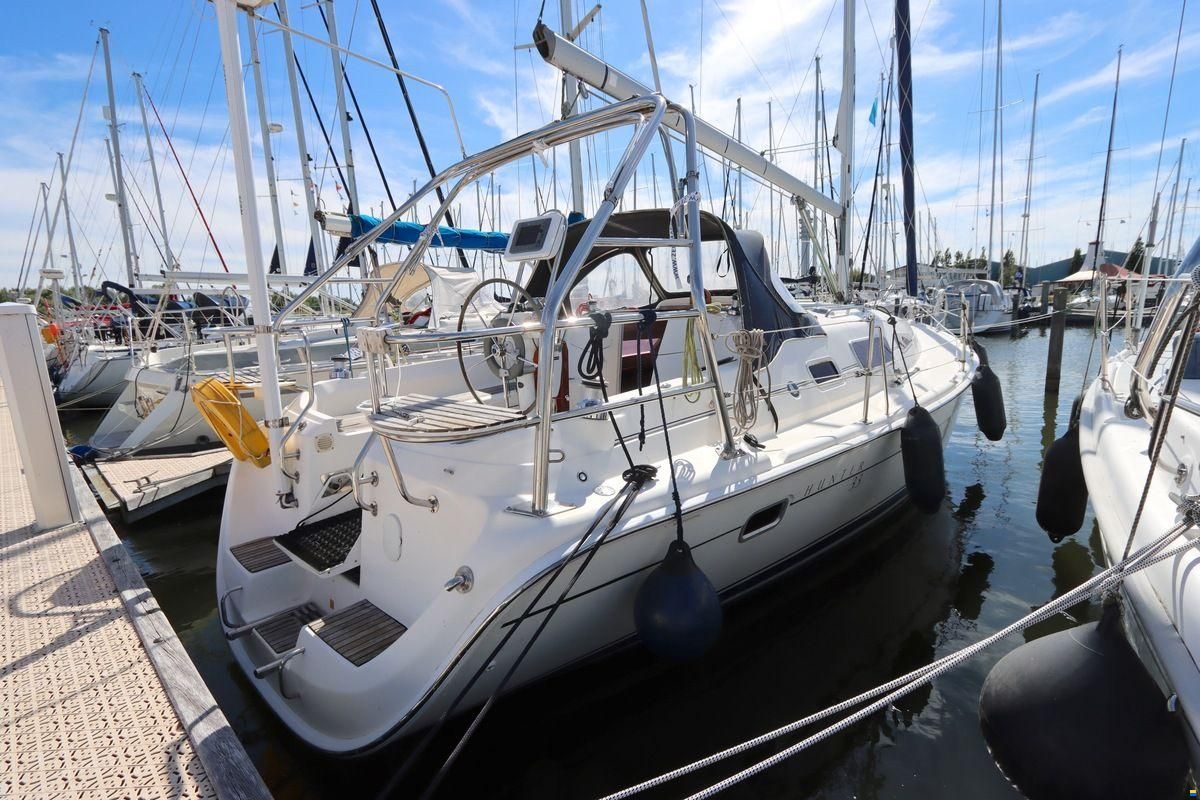 Hunter 33