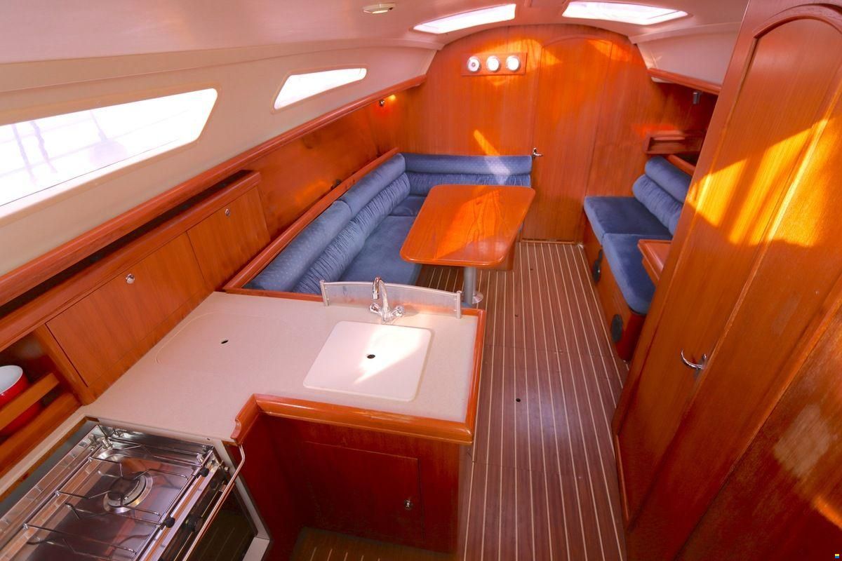 Hunter 33