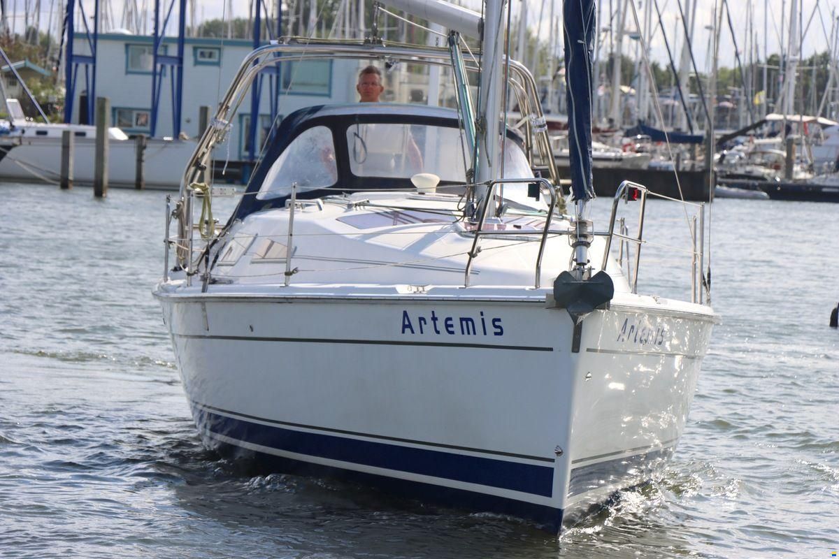 Hunter 33