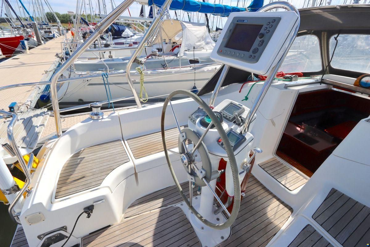 Hunter 33