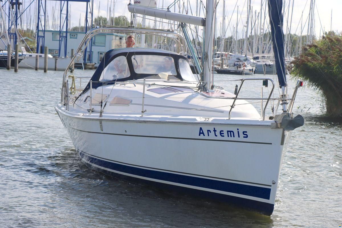 Hunter 33