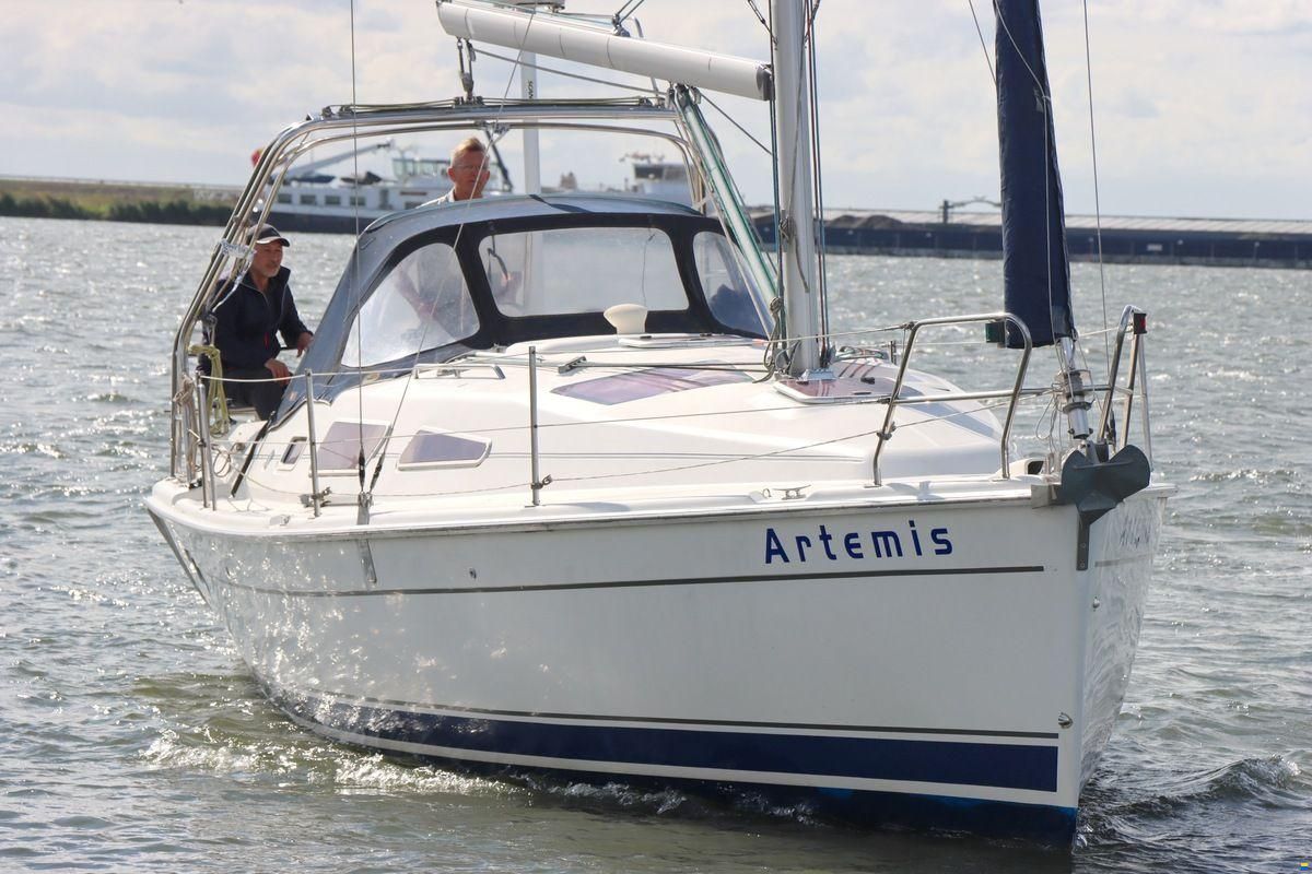 Hunter 33