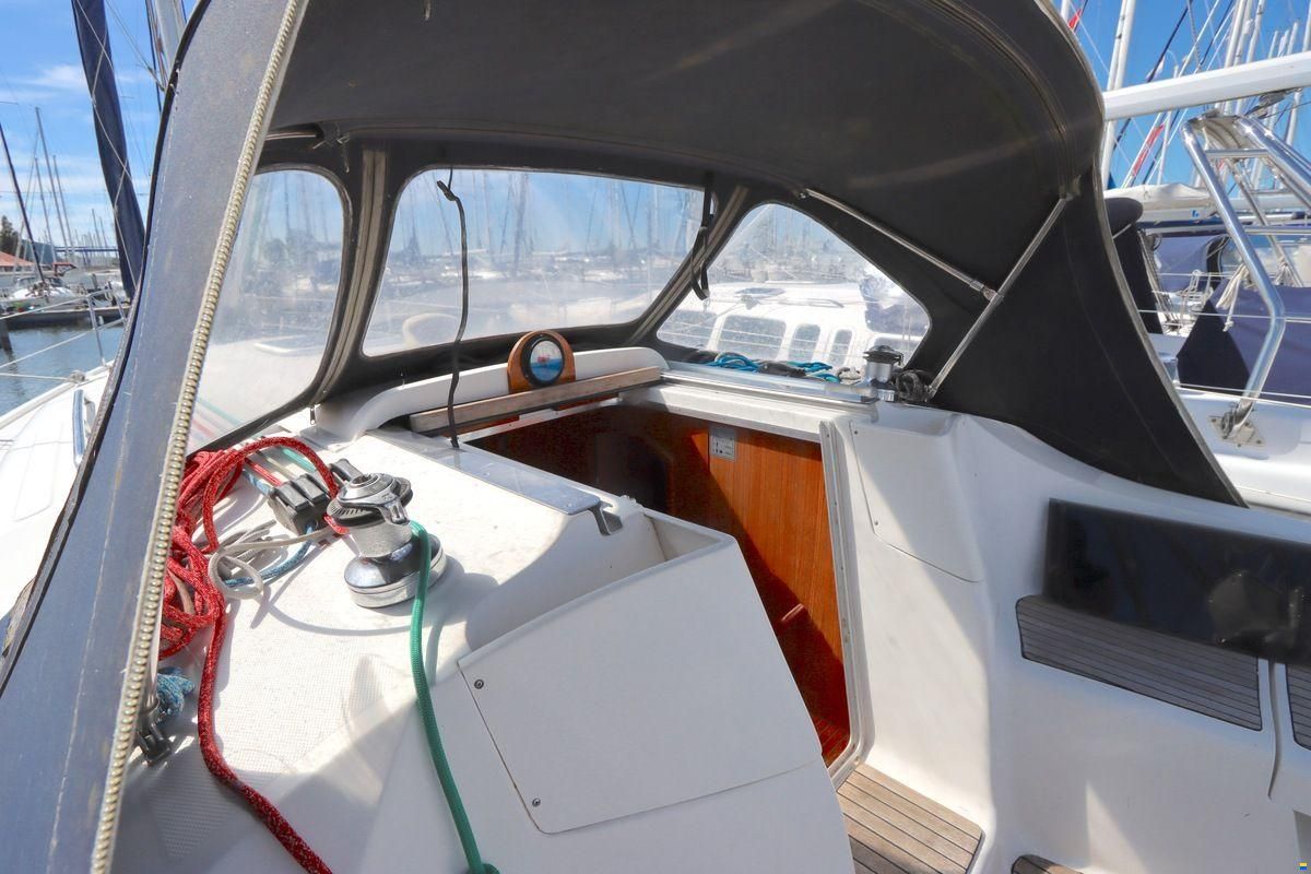 Hunter 33