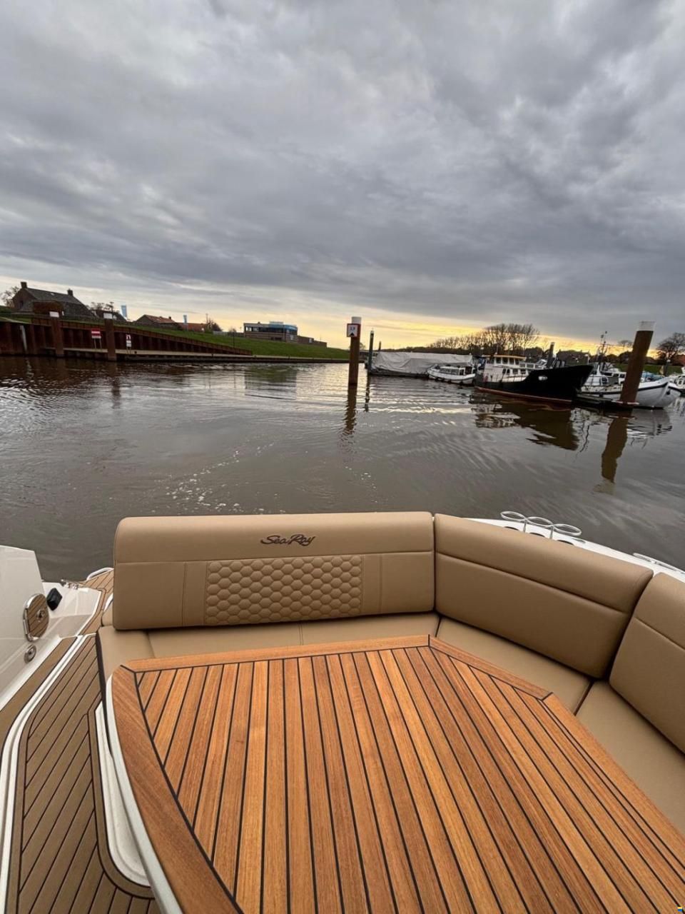 Sea Ray Sundancer 320