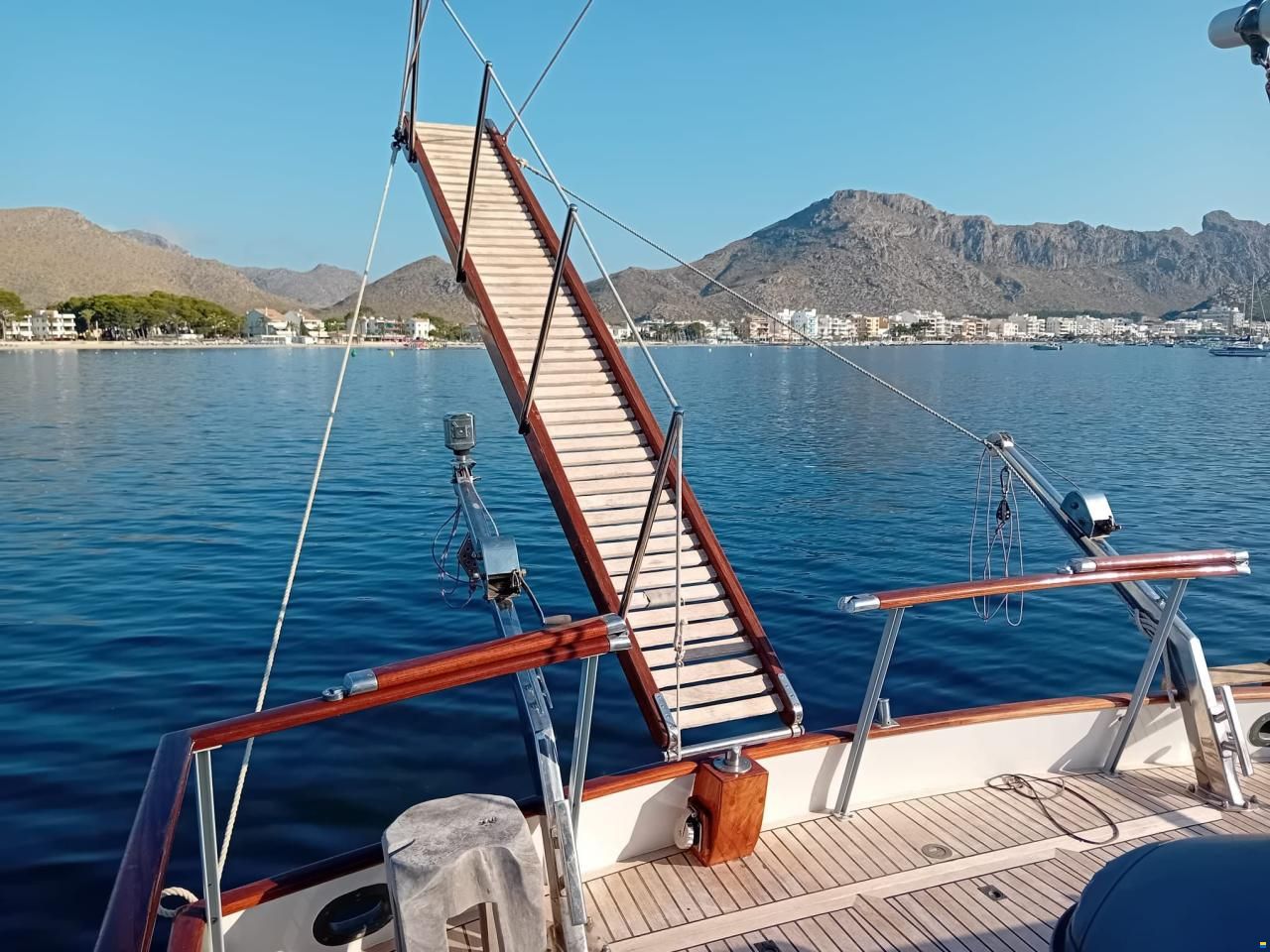 Grand Banks 42