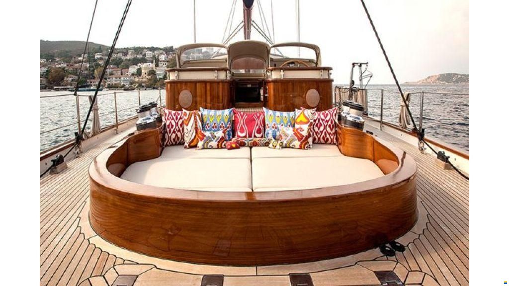 Sailing yacht 28m