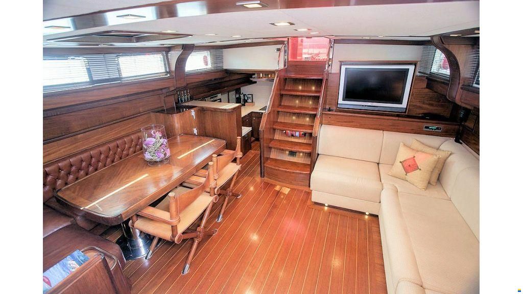 Sailing yacht 28m