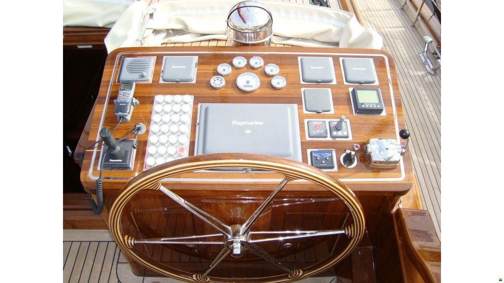 Sailing yacht 28m