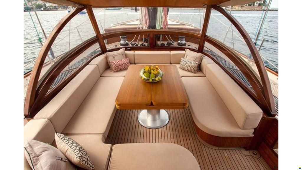 Sailing yacht 28m
