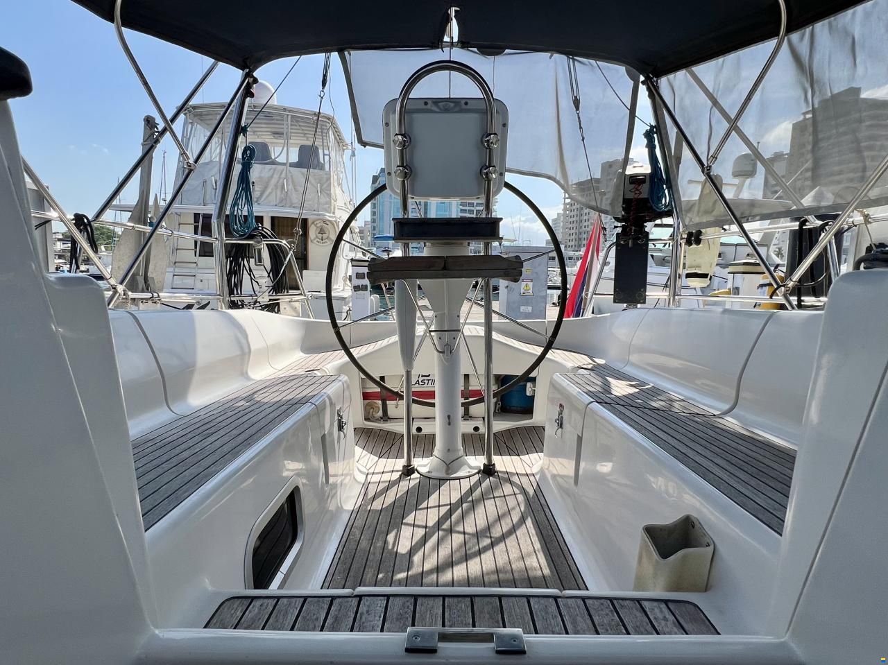Dufour 38 Classic
