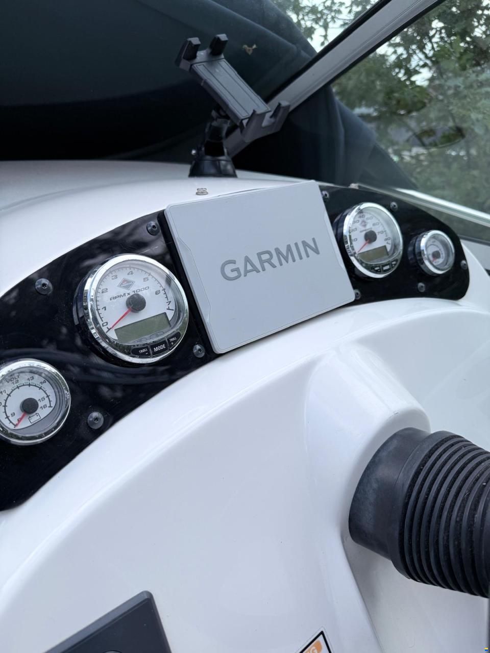 Maxum 2700 SE