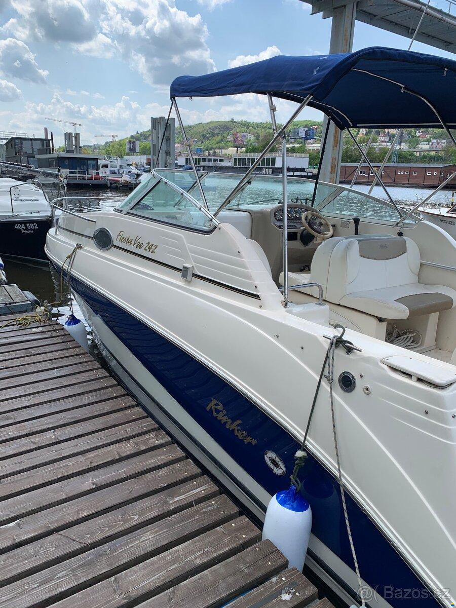 Rinker Fiesta Vee 242