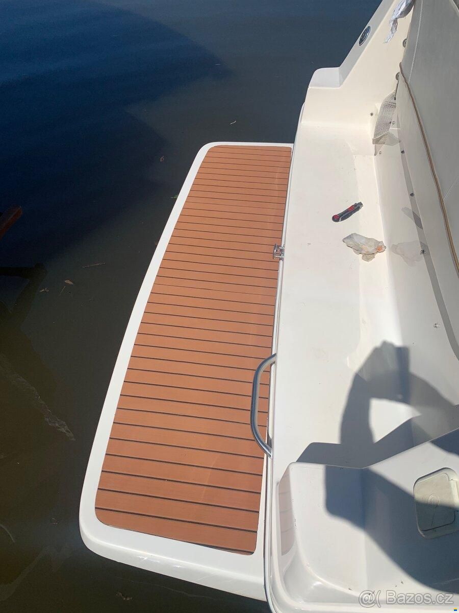 Rinker Fiesta Vee 242