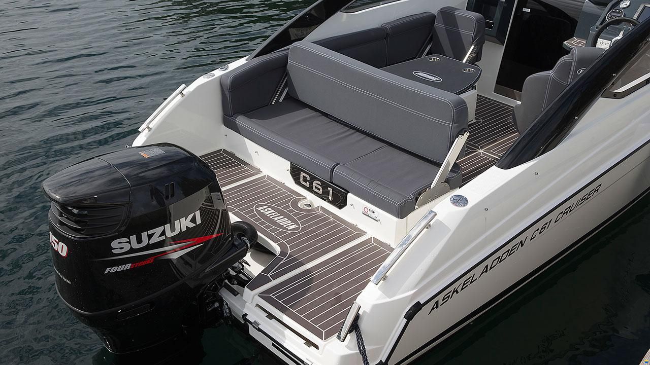 Parker 630 Day Cruiser