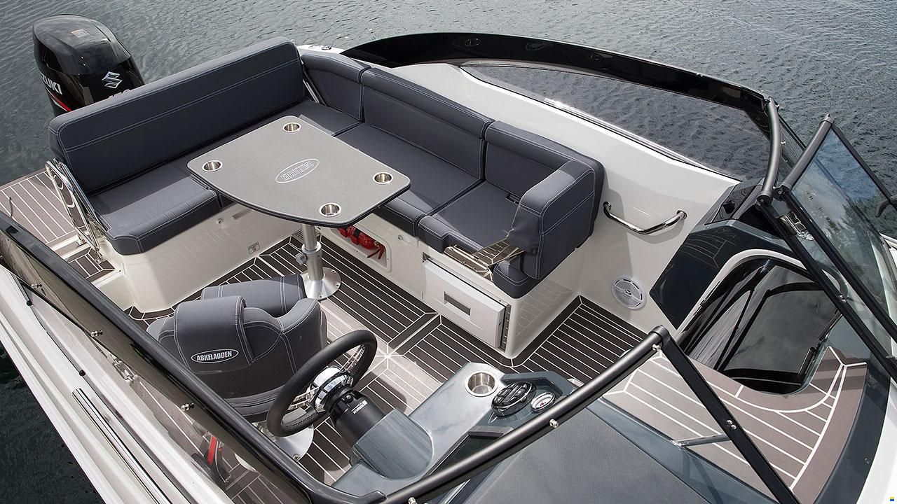 Parker 630 Day Cruiser