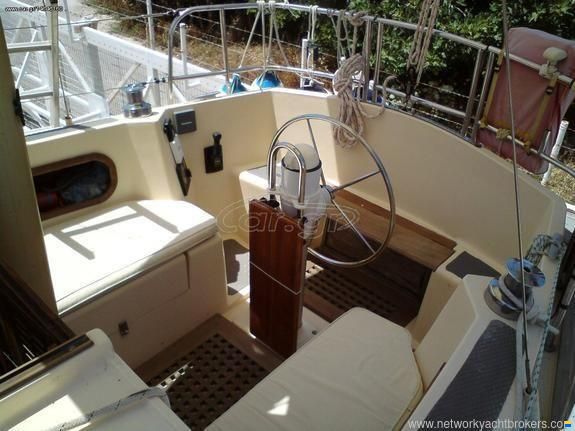 Seastream 34 Deck saloon