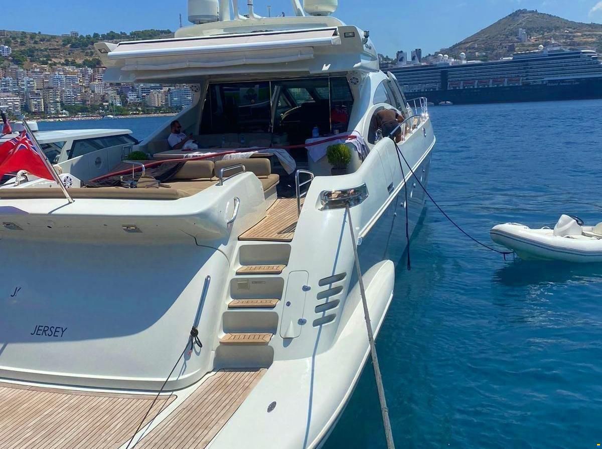 Azimut 86S