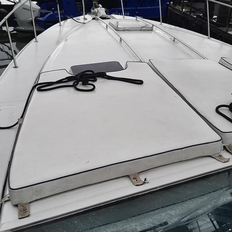 Sea Ray 390 Express