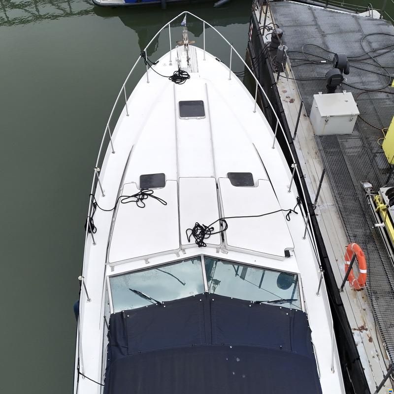 Sea Ray 390 Express