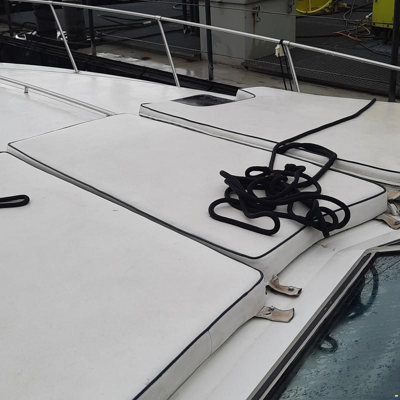 Sea Ray 390 Express