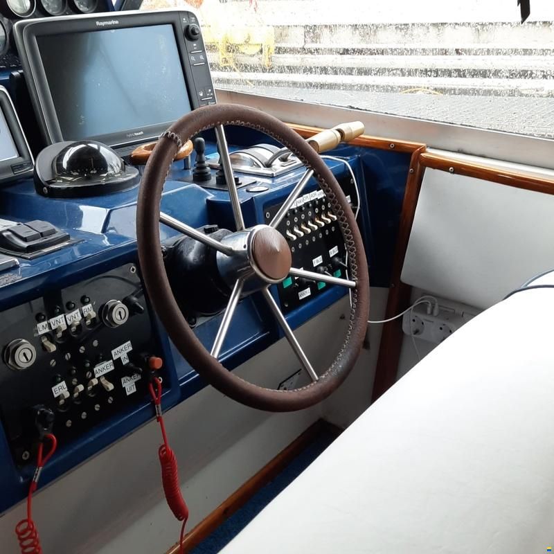 Sea Ray 390 Express