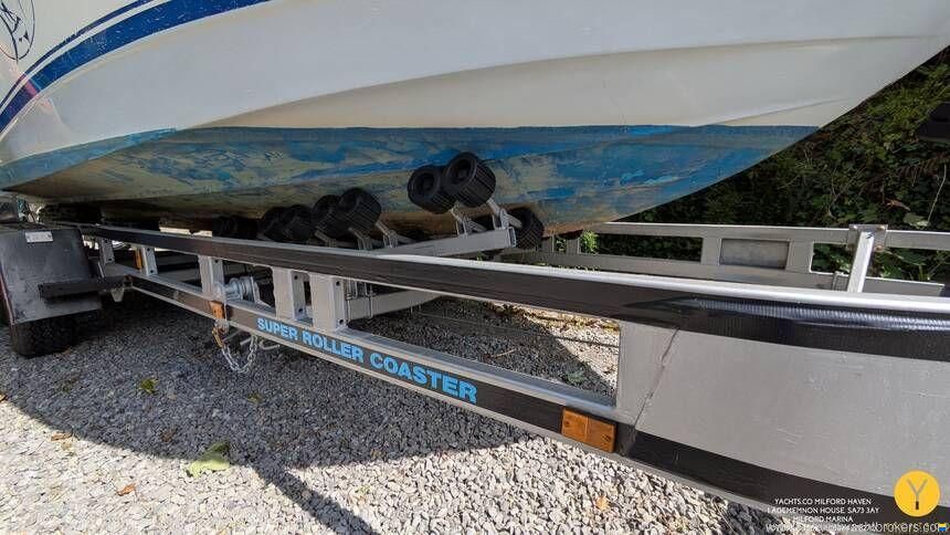 Bayliner Trophy Walkaround 2102