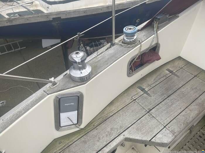 Sovereign 32 Deck saloon