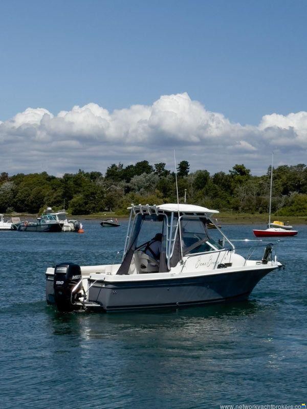 Bayliner Trophy 2102 walkaround