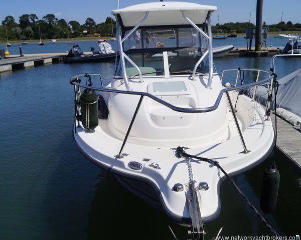 Bayliner Trophy 2102 walkaround