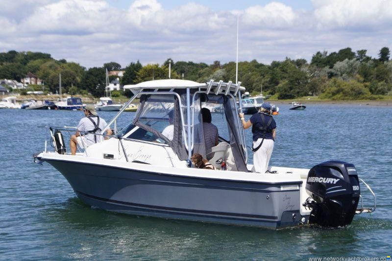 Bayliner Trophy 2102 walkaround