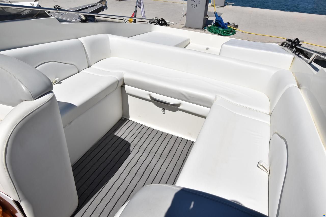 Performance Cruising 907
