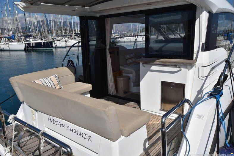 Sealine International C330