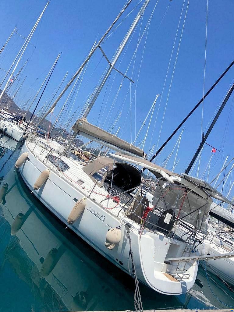 Beneteau Oceanis 43
