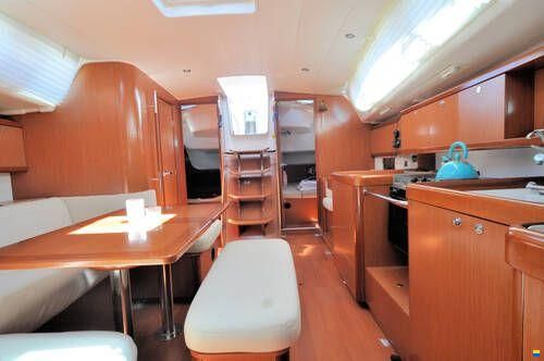 Beneteau Oceanis 43