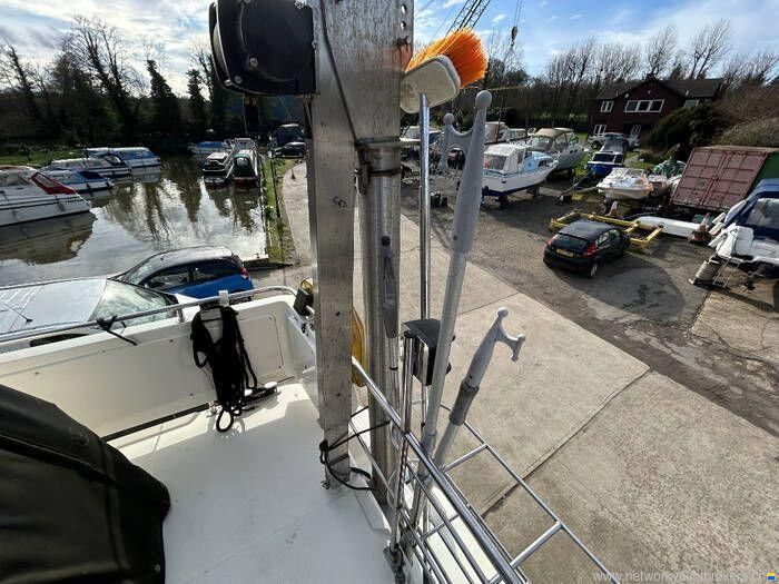Broom 33