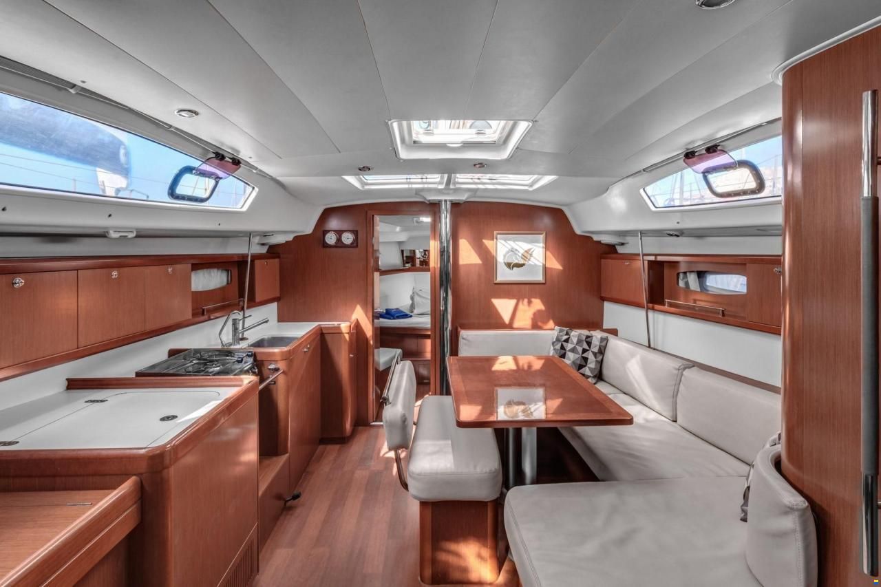 Beneteau Oceanis 43