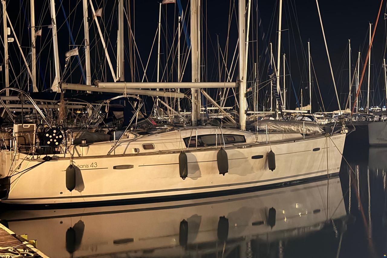 Beneteau Oceanis 43