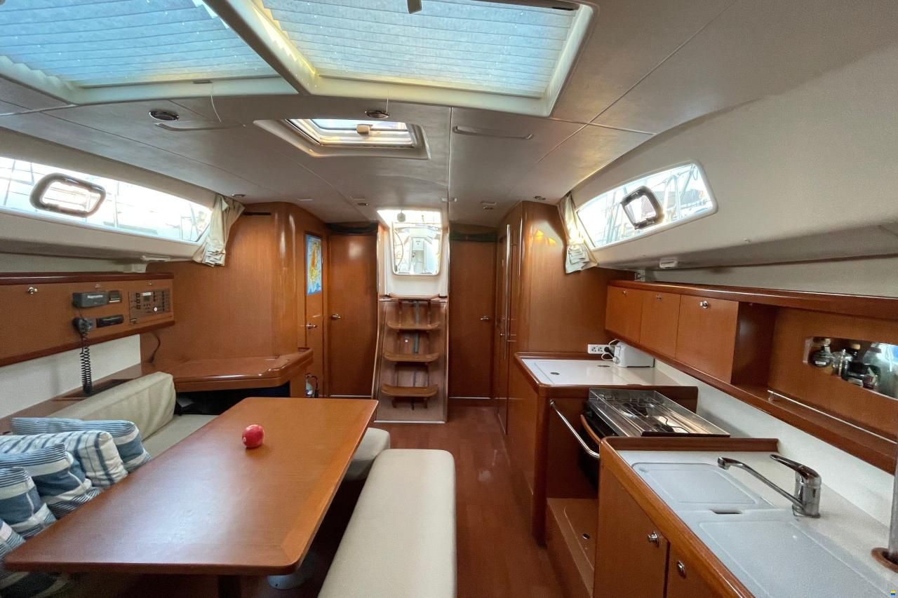 Beneteau Oceanis 43