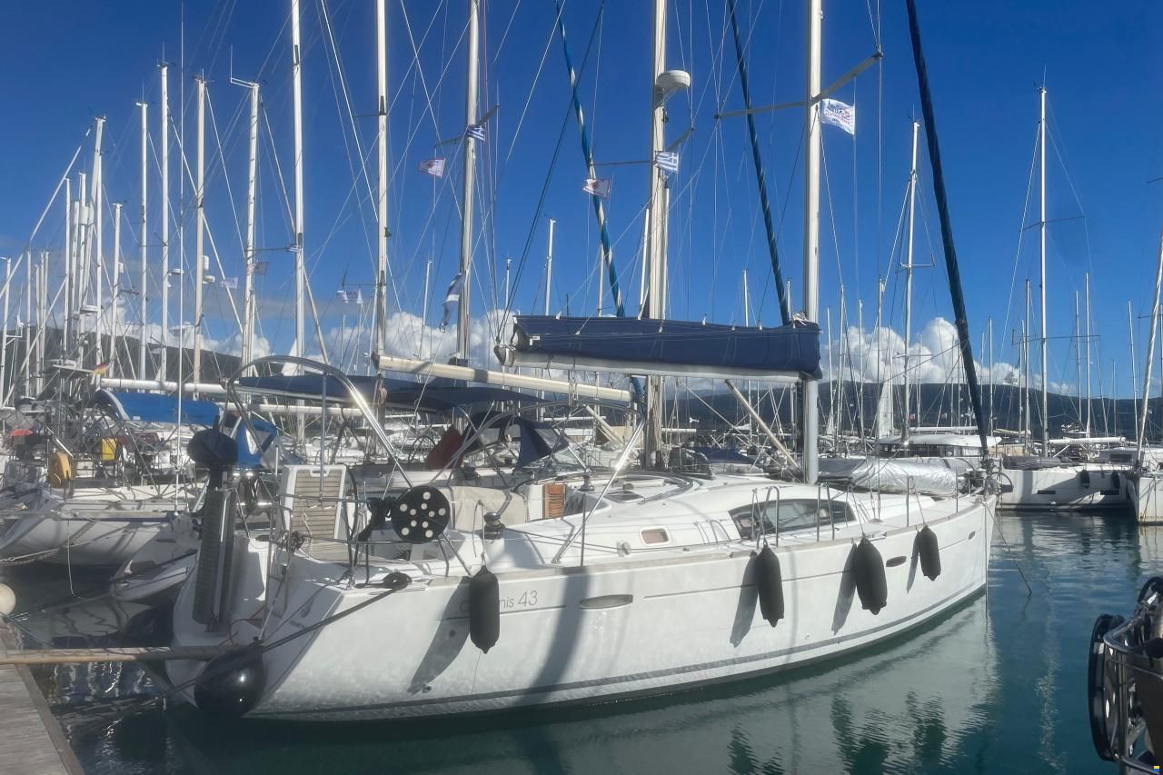 Beneteau Oceanis 43