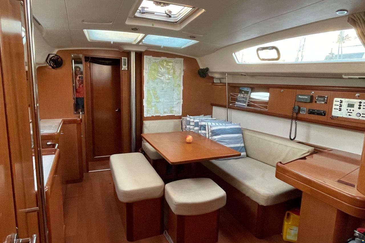 Beneteau Oceanis 43