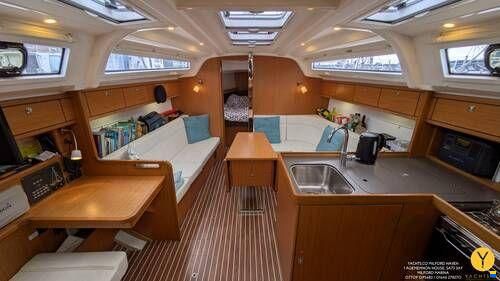 Bavaria Cruiser 37