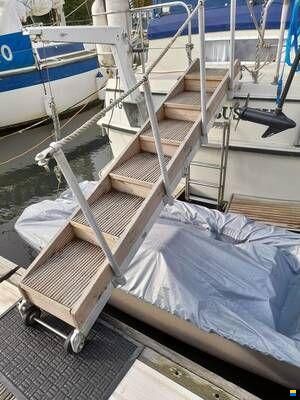 Broom Ocean 37