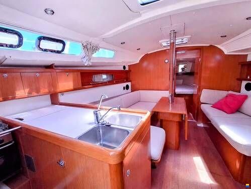 Beneteau Oceanis 37