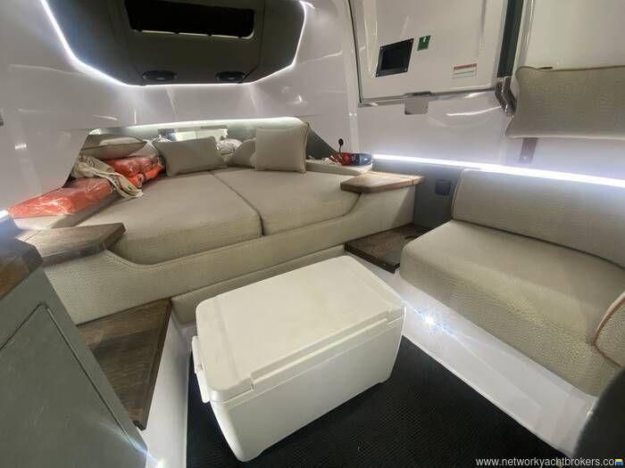 Axopar 37 XC Cross Cabin
