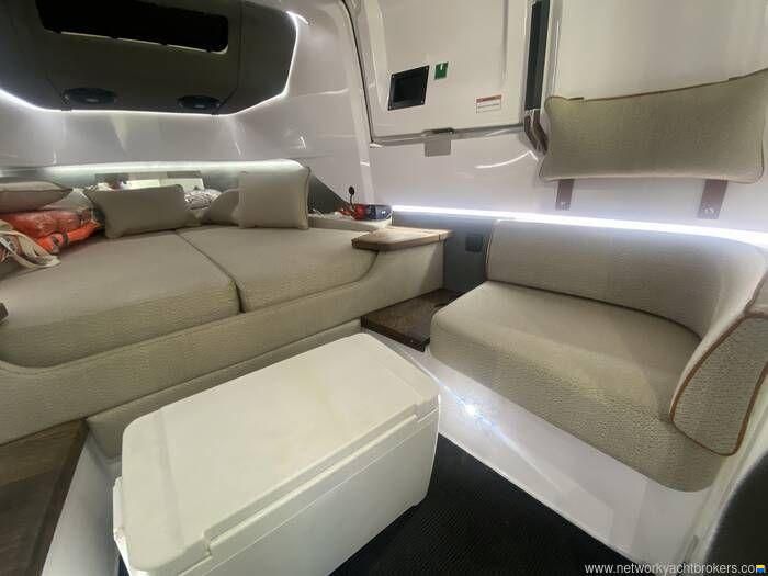 Axopar 37 XC Cross Cabin