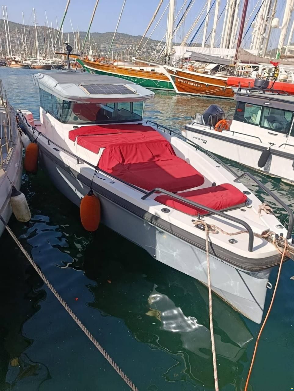Axopar 37 XC Cross Cabin